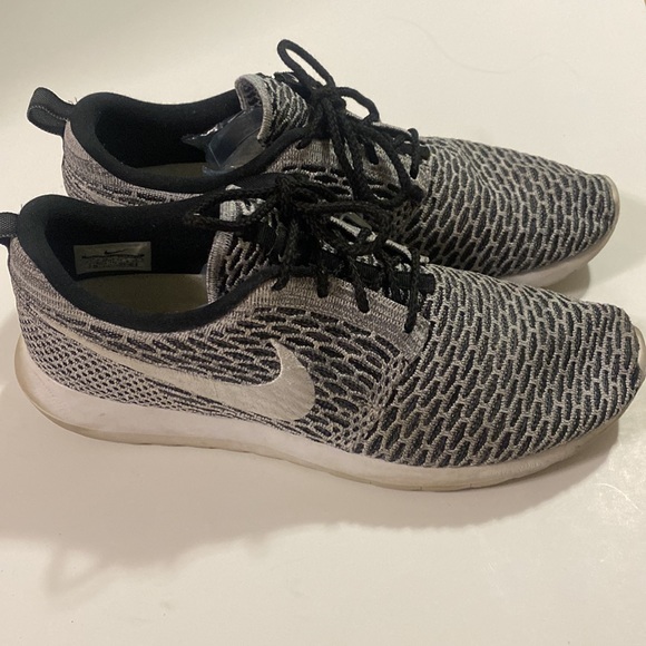 Nike Flyknit Roshe Run Size 11.5 - Picture 2 of 6